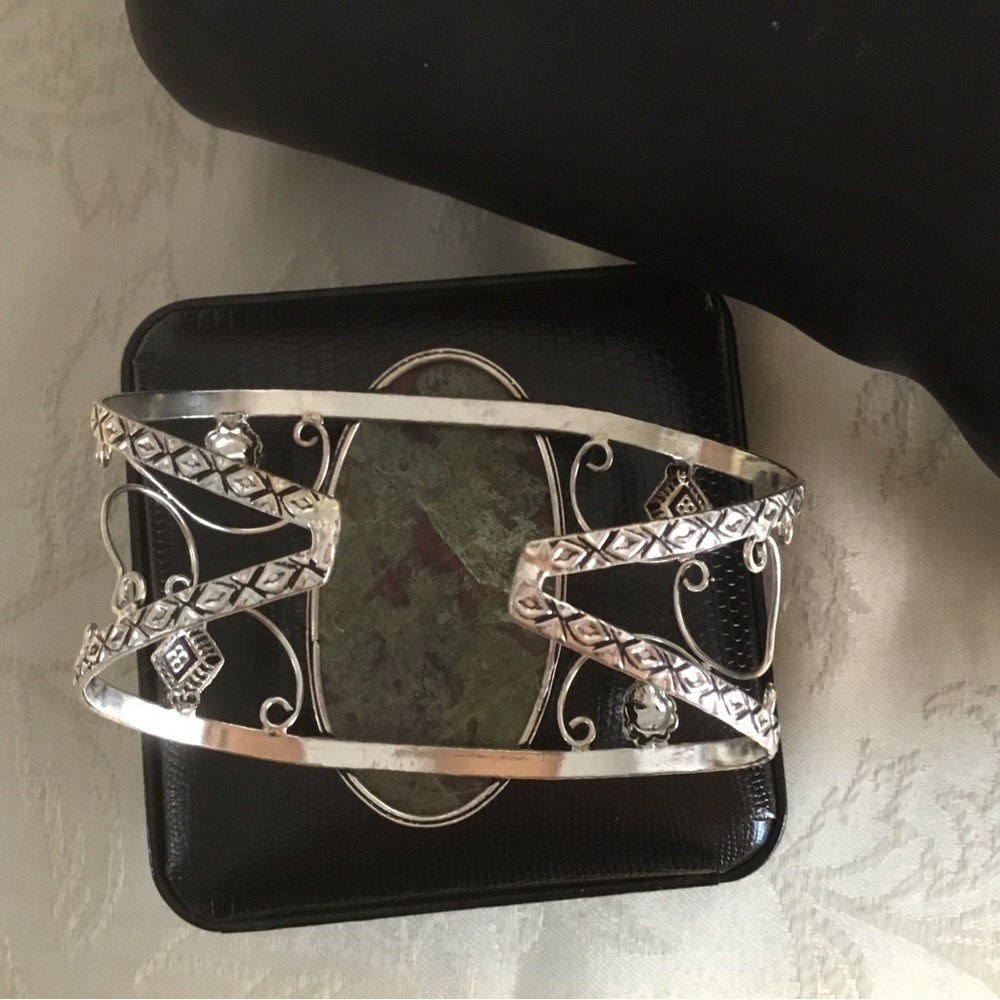 🌹HOST PICK🌹- BLOODSTONE LARGE STONE SILVER PLATED BRACELET - Picture 5 of 5